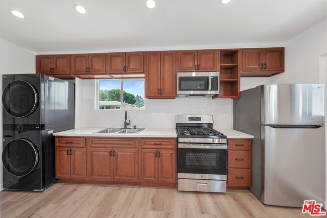 Building Photo - 510 E Palmer Ave