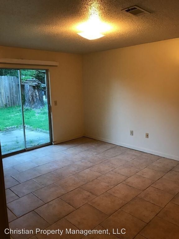 Building Photo - 2 br, 1.5 bath House - 760 Clearmont Drive