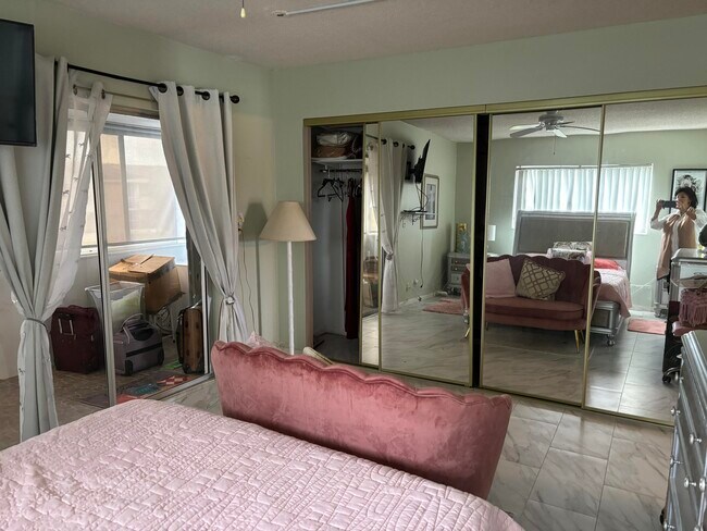 Building Photo - 326 Andover E