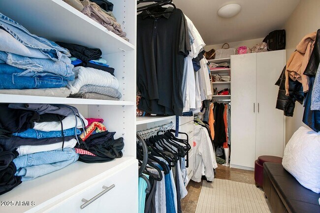 Building Photo - 208 W Portland St