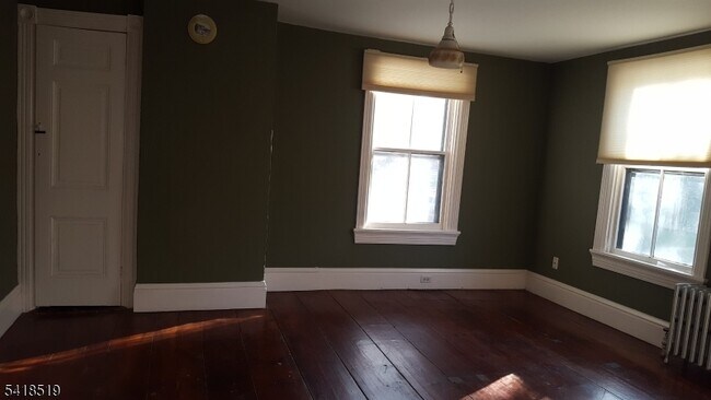 Building Photo - 315 2nd St