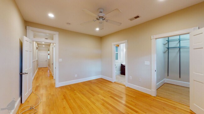 Building Photo - Renovated 2 Bedroom 2 Bath in Columbia Hei...