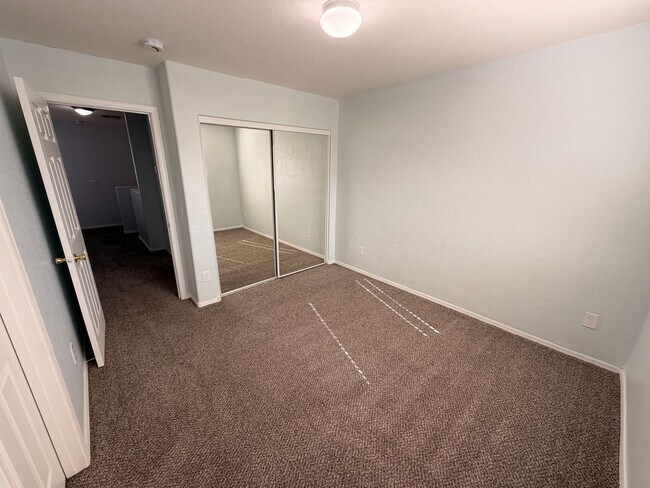 Building Photo - Two Story 3Bdm 2.5Ba Tolleson Home