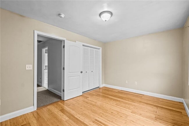 Building Photo - 44 Ridgeway Ave