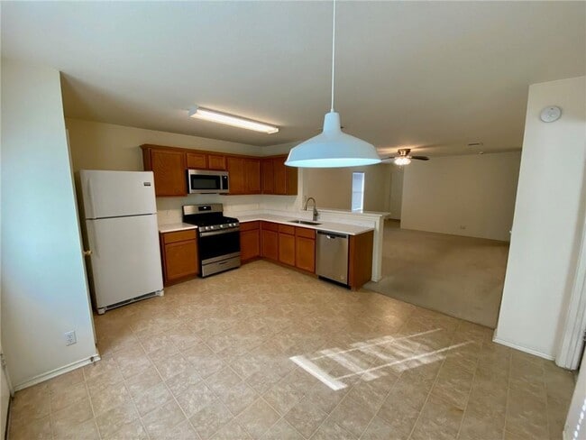 Building Photo - 512 Celery Loop