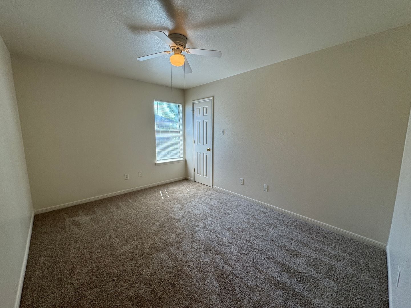 Building Photo - 1508 Nicholas Cir