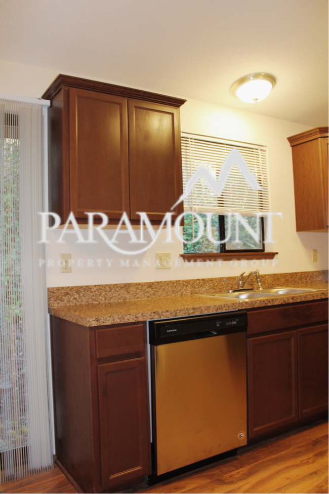 Building Photo - Remodeled 2 bed/1.5 bath duplex in Gig Harbor!