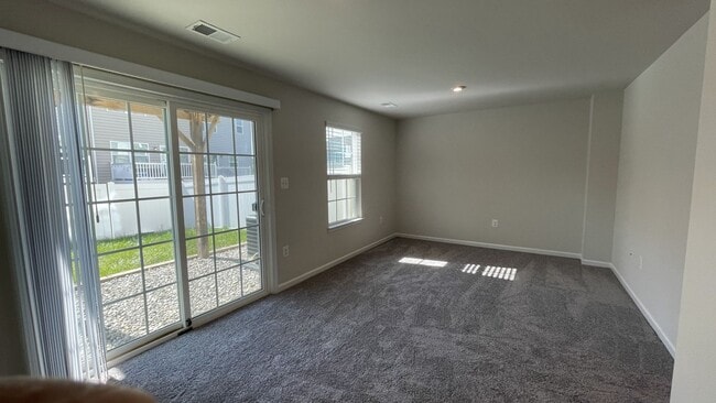 Building Photo - 3-Level Townhouse in Stafford