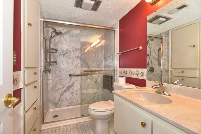 Building Photo - 1023 E Thompson Ave