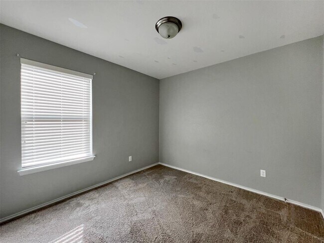 Building Photo - 2107 Outpost Dr