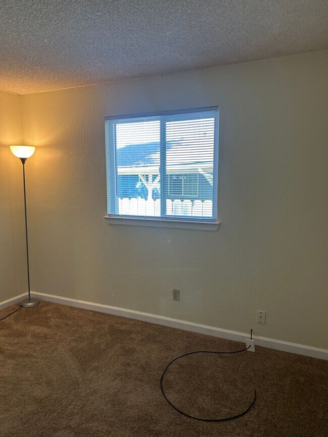 Building Photo - Come See Today