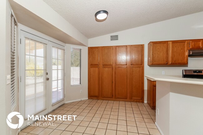 Building Photo - 1576 W Highsmith Dr