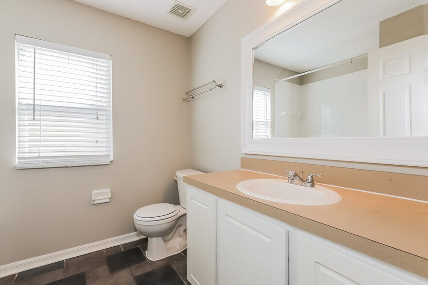 Building Photo - 30853 Sade Ct