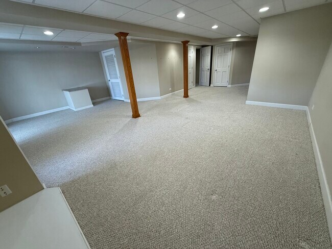 Building Photo - 153 Fulbright Ln