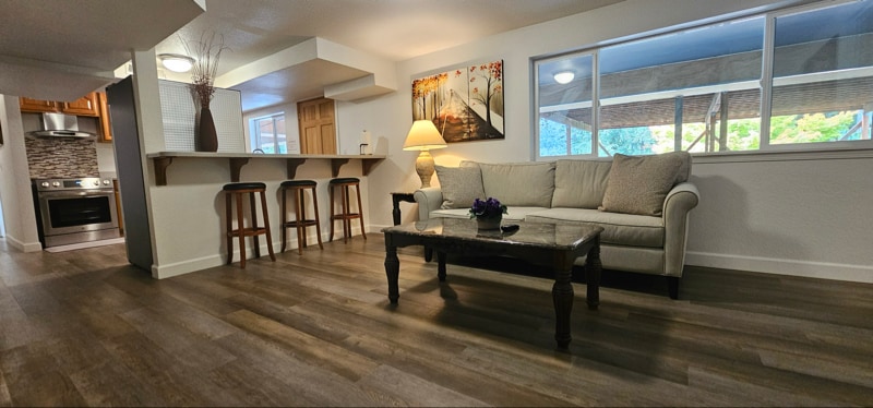 Building Photo - 3 bedrooms For Rent