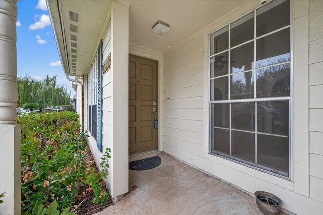 Building Photo - 13908 Cravenridge Dr