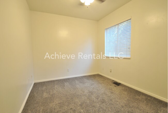 Building Photo - 587 N 1775 W