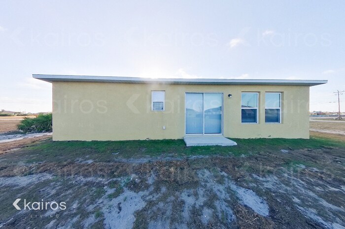 Building Photo - 1835 Nelson Rd N