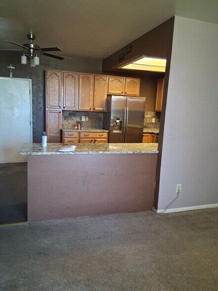 Newly remodel remodel kitchen with granite top and soft close cabinets - 1089 S Walden Way