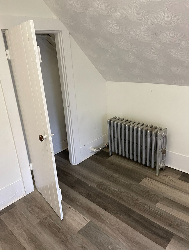 Building Photo - Fuller Properties