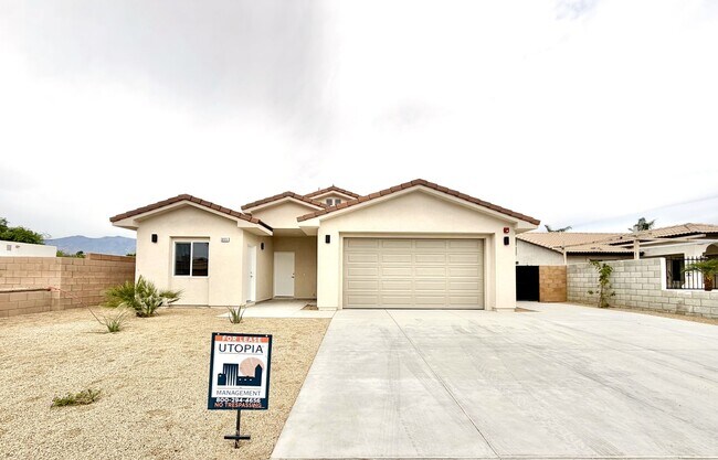 Building Photo - AVAILABLE NOW!! Beautiful 4 Bedroom 3 Bathroom Home in Cathedral City
