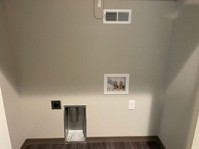 Building Photo - 6322/6324 Absaloka Ln