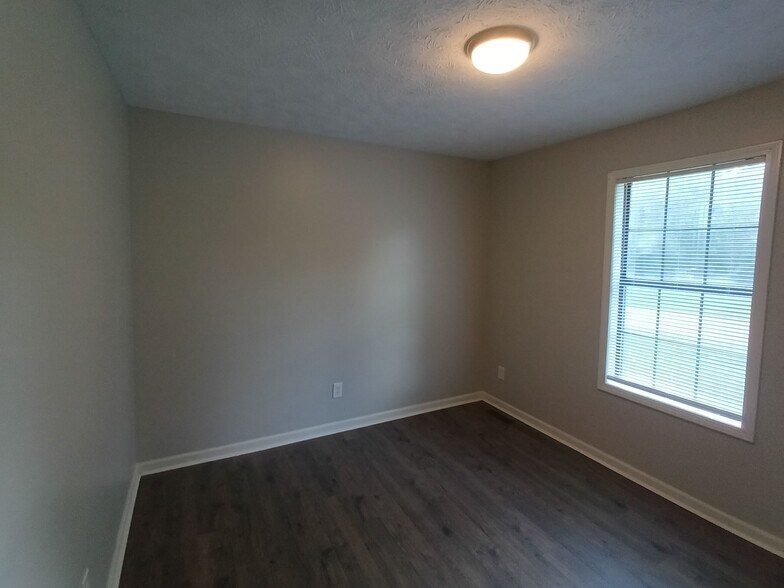 Building Photo - 55 Clement Dr