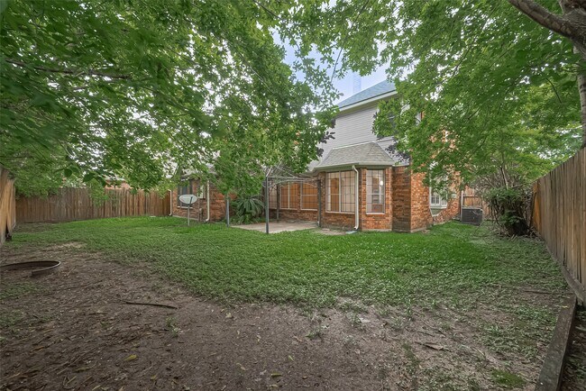 Building Photo - 1327 W Forest Dr
