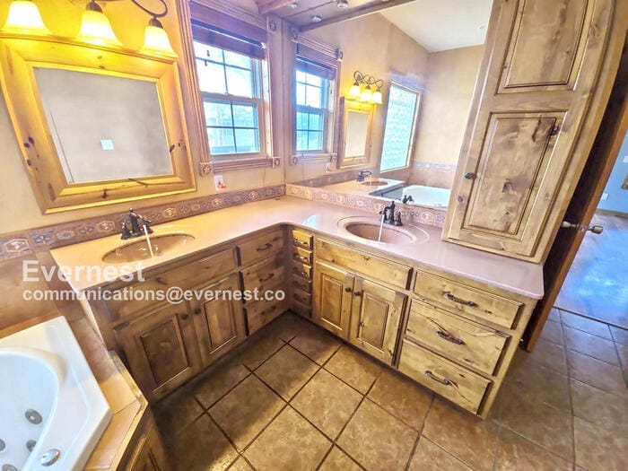 Building Photo - 1609 W 26th St