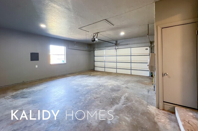 Building Photo - 4501 N Billen Ave