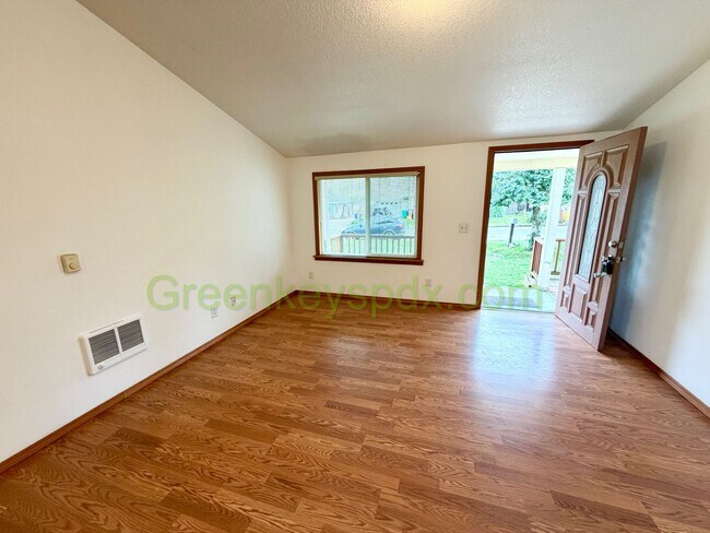 Building Photo - Awesome Mid-Century Classic 3-Bedroom House in NE Portland - $100 OFF FIRST MONTH