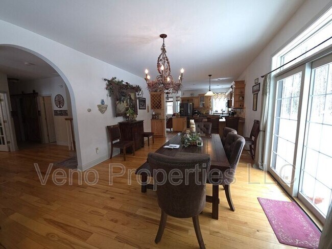 Building Photo - 1023 Packer Rd