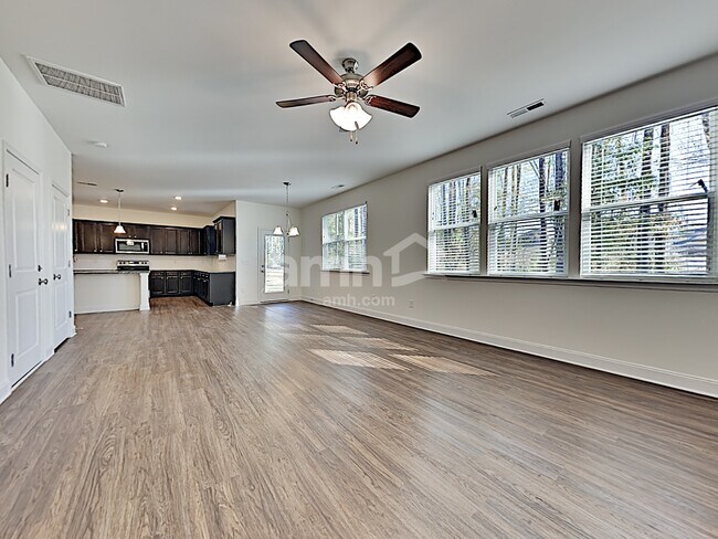 Building Photo - 3069 Day Flower Dr