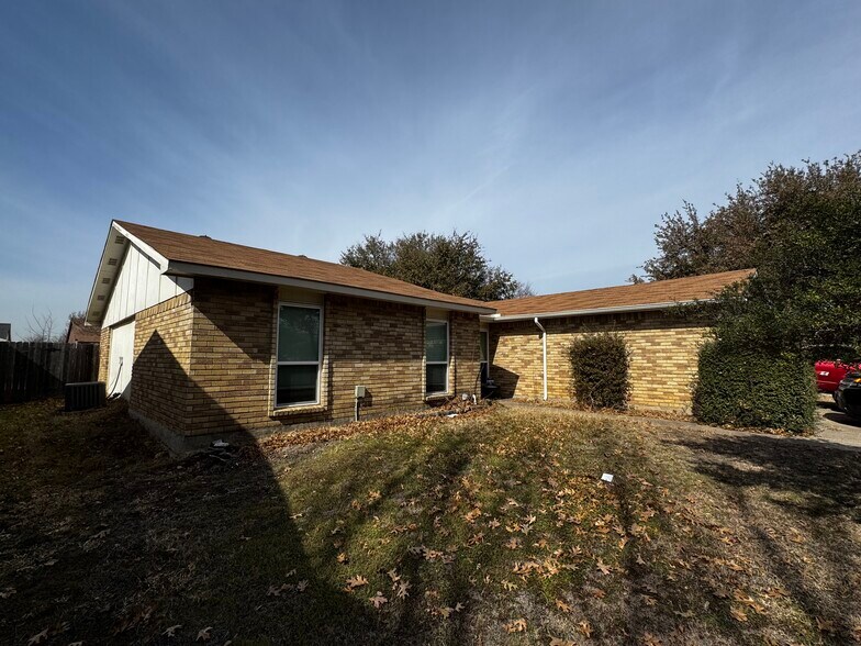Building Photo - 7505 Whitewood Dr