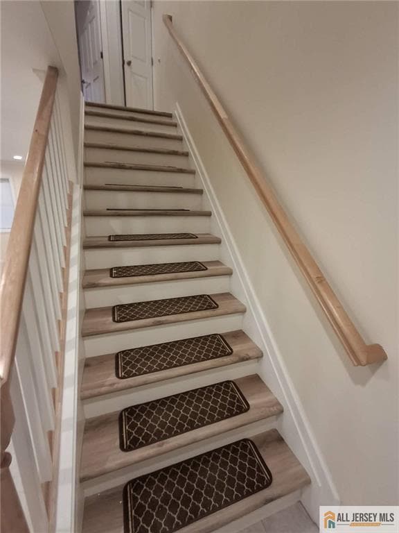 Building Photo - 49 Hillside Ave