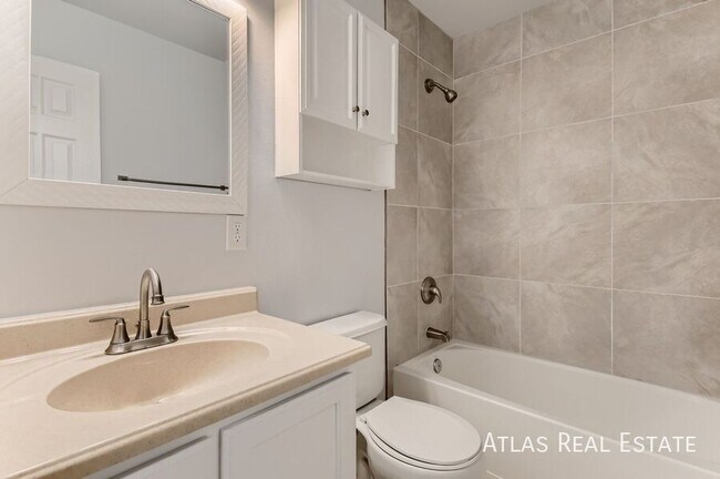 Building Photo - 945 Lords Hill Dr