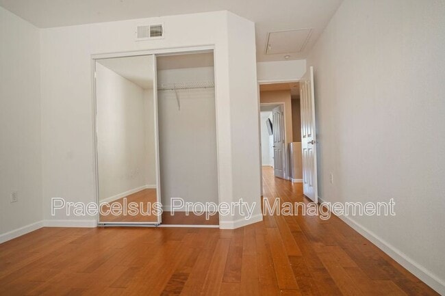 Building Photo - 2155 Caminito Leonzio