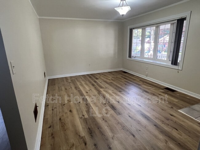 Building Photo - 143 Cedar St