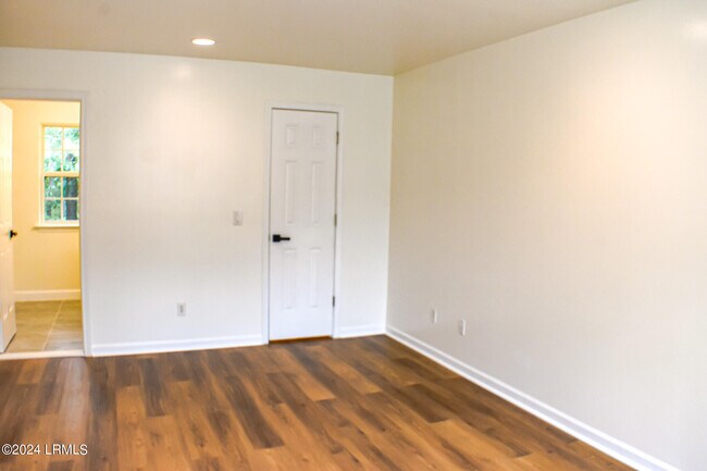 Building Photo - 43 Blue Haw Ct