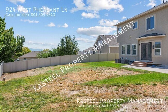 Building Photo - 924 W Pheasant Ln