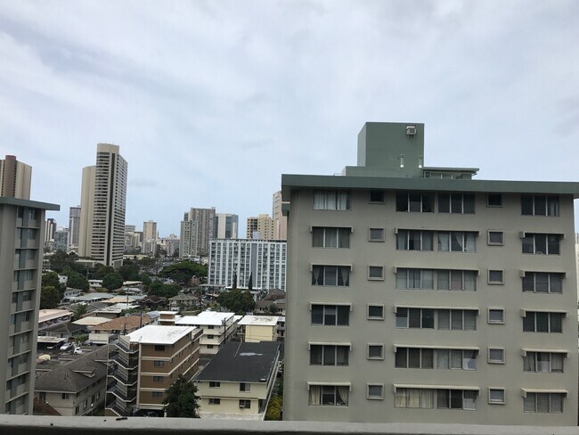 Building Photo - Hono Hale C112