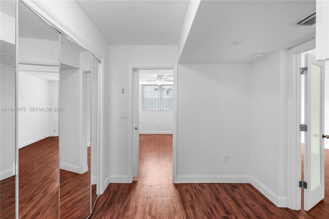 Building Photo - 716 Michigan Ave