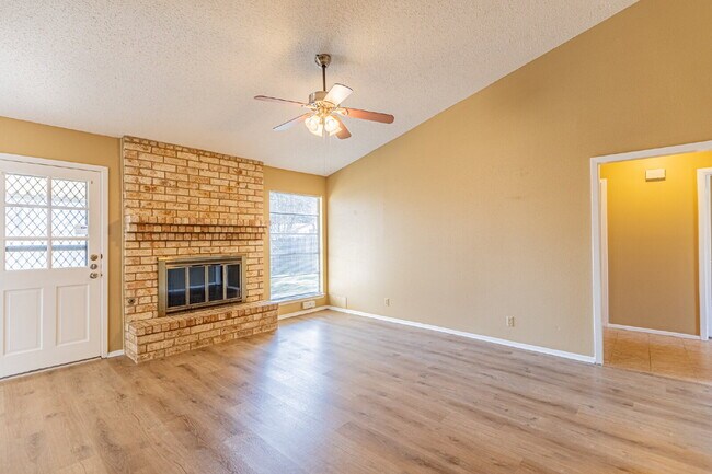 Building Photo - 4414 Valleybrook