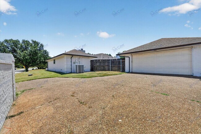 Building Photo - 4900 Ledgestone Dr