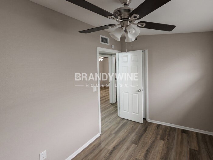 Building Photo - 1206 E Camellia Dr