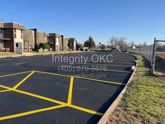 Building Photo - 3803 N Rockwell Ave