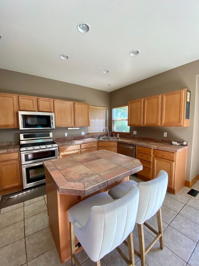 Building Photo - Immaculate 4 bed 3.5 Bath with Mountain Views and Unique Amenities!  Pet Friendly! Desirable 80922!