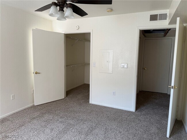 Building Photo - 8101 W Flamingo Rd