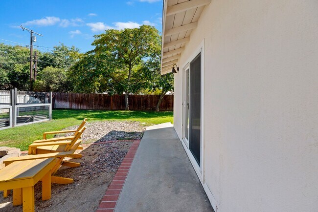 Building Photo - Stunning Riverside Home for Rent- Solar, E...