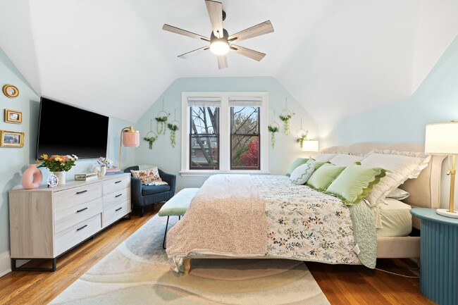 Building Photo - Charming 3-Bedroom Home in Webster Groves!